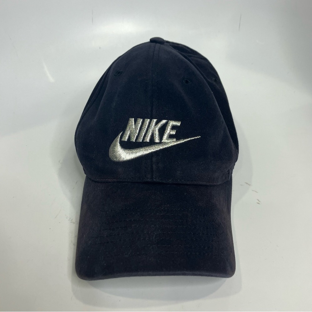 Nike baseball cap black with silver details one size fits all
